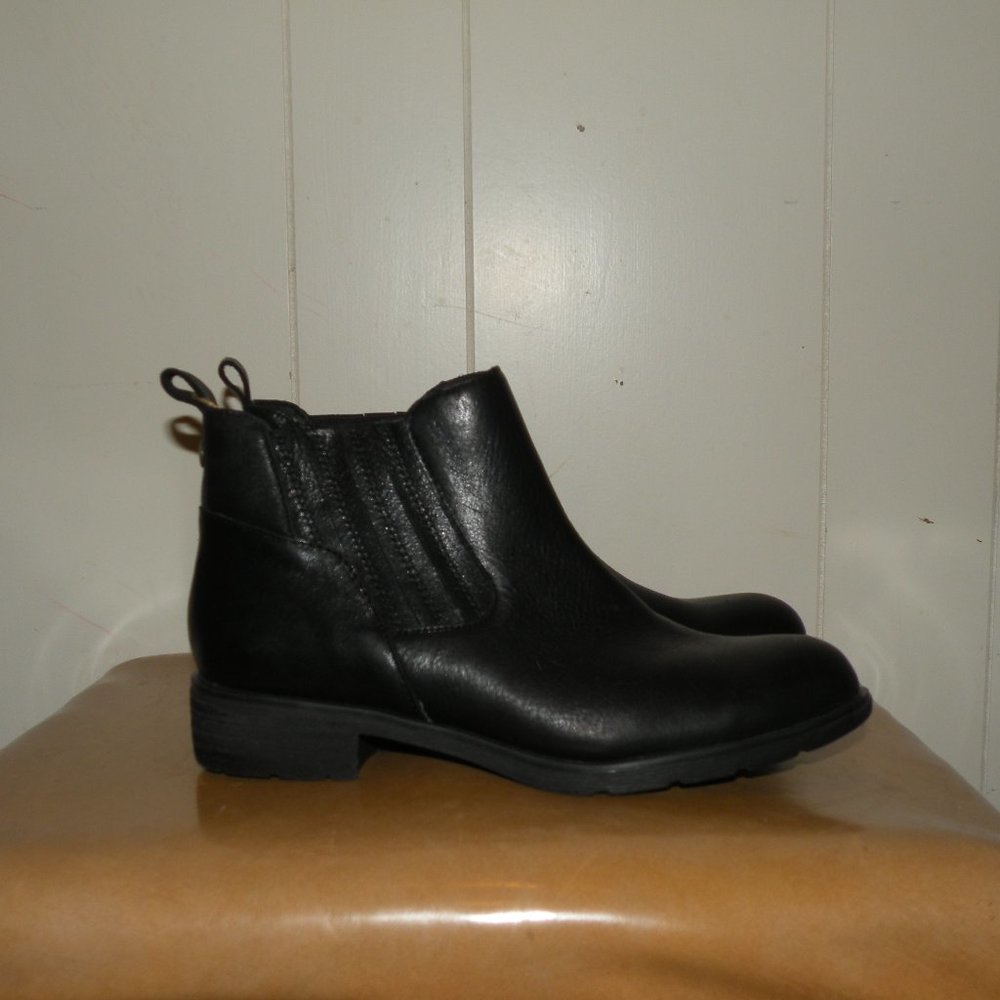 NWOB Aqua Sofft Black Waterproof Leather Ankle Boots Booties Sz 9